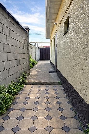 hostel osh: Топовая локация. Уютный дом. Продается 4‑комнатный дом площадью 90 — 3