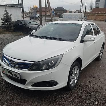 BYD E5: 2017 г., Бензин, Седан