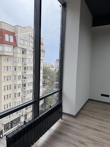 Коммерциялык мүлк: Кеңселерди ижаралоо, 57 м², Бизнес борборунда, Тоолор көрүнүп турат, Коопсуздук системасы менен, Юридикалык дареги менен — 9
