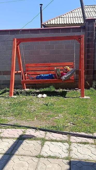 варианты кухонной мебели для маленькой кухни: Садовые качели Дерево, Со спинкой, С крышей — 8