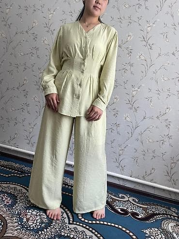 Двойка из легкой ткани, оливкого цвета,, размер стандарт,,Новая с