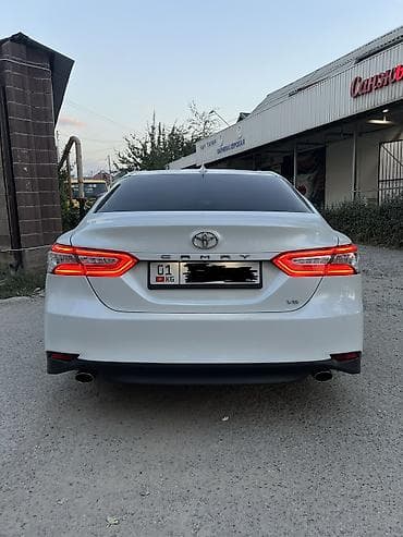 Toyota Camry: 2018 г., 3.5 л, Автомат, Бензин, Седан — 3