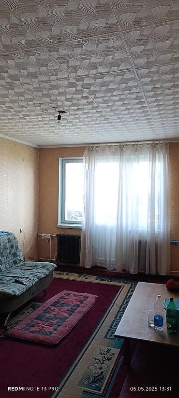 токмок срочно: 3 комнаты, 58 м², 104 серия, 5 этаж, Старый ремонт — 4