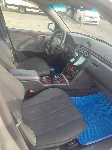 вариант авто: Mercedes-Benz E-Class: 2001 г., 3.2 л, Механика, Бензин, Универсал — 6