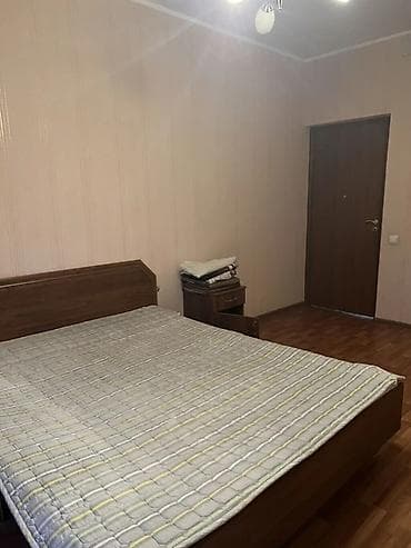 сдаю кв улан 2: Улан мкр Сдается 2-х ком квартира Серия: 106 Этаж: 8/10 С мебелью — 7