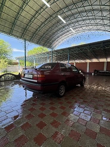 другие марки: Volkswagen Vento: 1993 г., 1.8 л, Механика, Бензин, Седан — 2