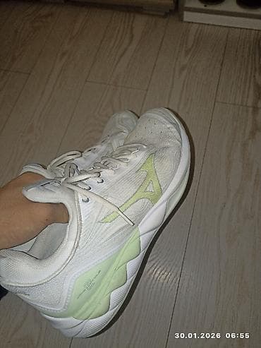 Киреге берилүүчү кийимдер: Продаю срочно волейбольные кроссовки Mizuno Wave luminous 2 Кроссовки — 2