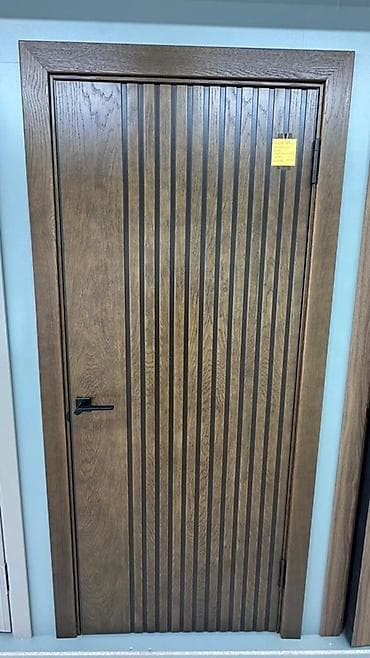 деревяный двери: Межкомнатная дверь с вертикальными декоративными рейками - Полотно в — 1