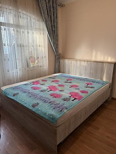 возьму цветы: Двуспальная кровать, Б/у, С матрасом, длина - 200 см — 3