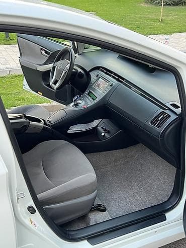 айрподс чехлы: Toyota Prius: 2015 г., 1.8 л, Автомат, Гибрид, Хэтчбэк — 10
