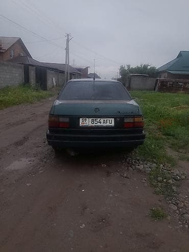 Транспорт: Volkswagen Passat: 1989 г., 1.8 л, Кол менен иштөөчү, Седан — 4