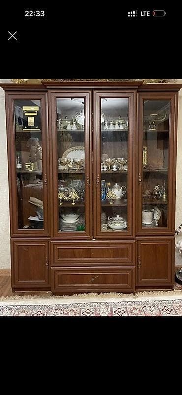 Комплекты столов и стульев: Стенка-шкаф, Тип стенки-шкафа: Другой тип шкафа-стенки, Для зала, Особенности: Для хранения посуды — 1