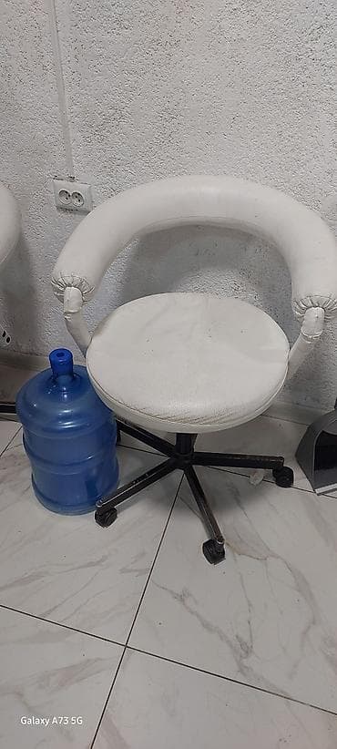 на колёсах: Кресло на колесиках с круглыми подлокотниками - Тип — 2