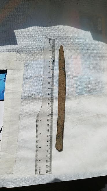 Оборудование для бизнеса: Бронзовый нож саксий Описание: - Предмет из кости вытянутой формы с — 1