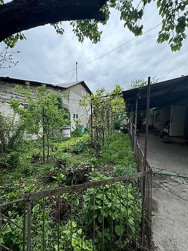 дом из оша: Продается дом🏠 📍Район западного автовокзала По ул. Жумабека Площадь — 2