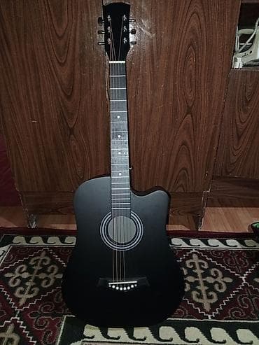 Акустическая гитара, форма дредноут с вырезом (cutaway), цвет матовый