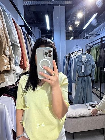 Кофты, свитеры: Женский джемпер с бантиками - Модель с V-образным вырезом и рукавом — 5