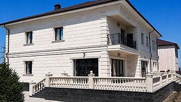 🏛️ Фасады из натурального травертина Натуральный травертин — это