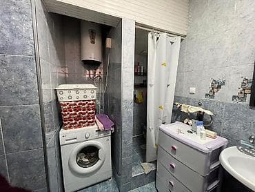 5: Продаётся жилой дом с ограждённым двором и хозпостройками. Площадь — 5