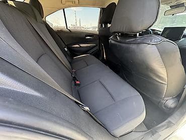 селика: Toyota Corolla: 2021 г., Гибрид, Седан — 6