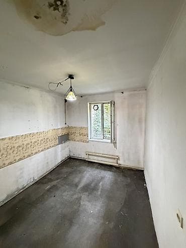 аренда азия молл: Сдаю дом под бизнес в районе АЗИЯМОЛЛ. На участке 3соток. Квадратура — 6