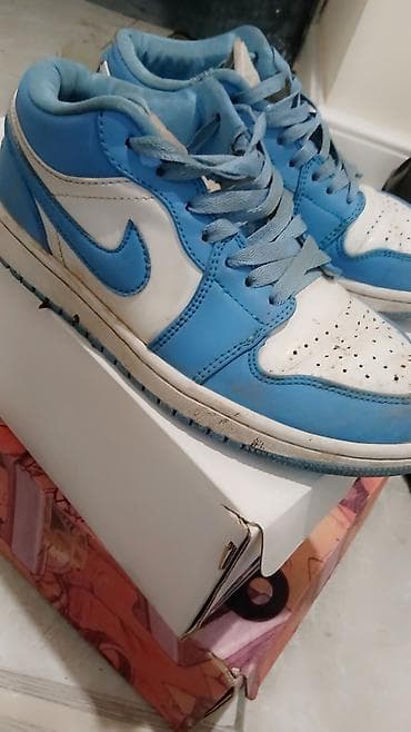 nike кроссовки мужские: Кеды низкие, двухцветные: голубой/белый. - Дизайн с фирменной — 1