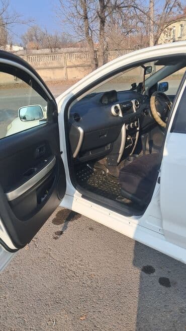 купить фуру с прицепом бу: Toyota ist: 2002 г., 1.3 л, Автомат, Бензиновая, Хэтчбэк — 7