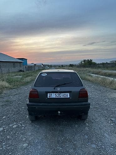 Volkswagen Golf: 1992 г., 1.8 л, Механика, Газ, Хэтчбэк — 2