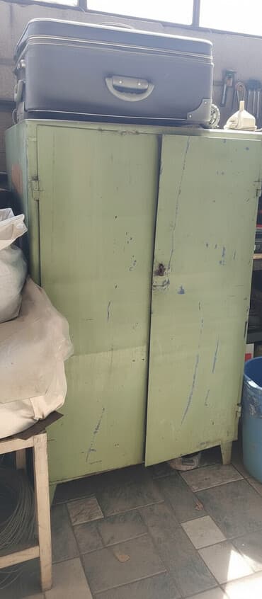 Продаю металлические шкафы и сейф. цена от 7-10тыс.сом. Все at lalafo.kg Продаю металлические шкафы и сейф. цена от 7-10тыс.сом. Все