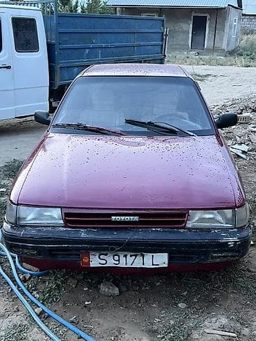 Toyota Corolla: 1990 г., Седан