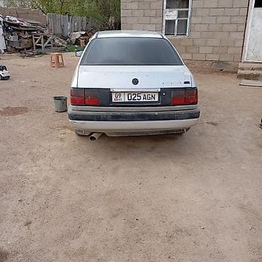 Транспорт: Volkswagen Passat: 1989 г., 1.8 л, Кол менен иштөөчү, Бензин, Седан — 4