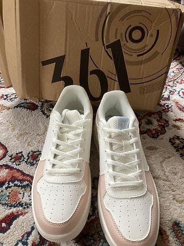 Угги: Кроссовки, 39, Новый, цвет - Белый, Самовывоз, Платная доставка — 1