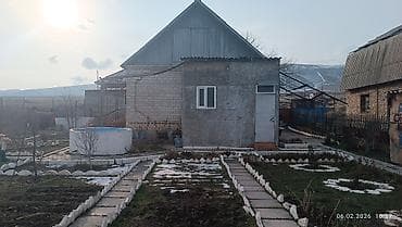Недвижимость: Продаётся дачный дом с участком. Основные характеристики: - Материал — 2