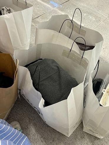 распродаж женских курток: Женские одежды размер 42-44 есть новые есть б/у чуть-чуть — 1