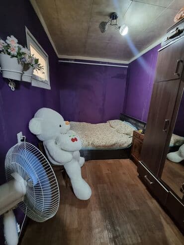 сдаю дом без хозяина старый толчок: Үй, 40 кв. м, 3 бөлмө, Менчик ээси, Эски ремонт — 1
