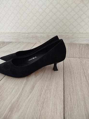 Классические замшевые лодочки на низком каблуке kitten heel. - Цвет — 2
