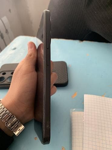 телефон игравой: Смартфон с каплевидным вырезом под фронтальную камеру и большим — 3