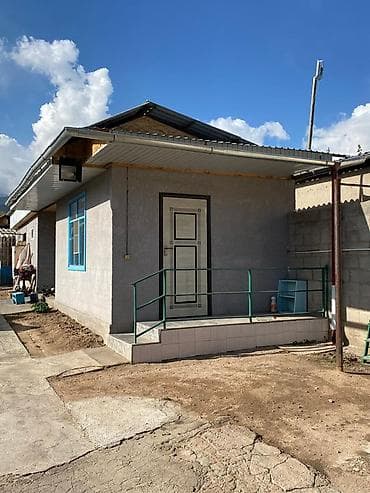 котежи: Продается частный дом с закрытым двором. На территории имеется — 9