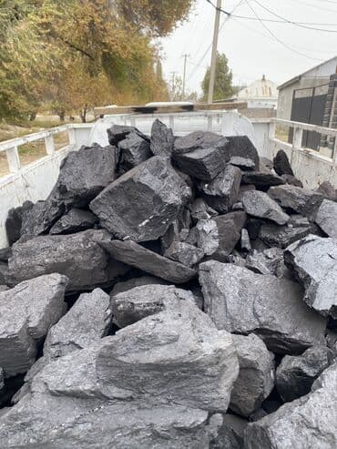 черная бумага: Самосвал, Доставка щебня, угля, песка, чернозема, отсев, По городу, с грузчиком — 1