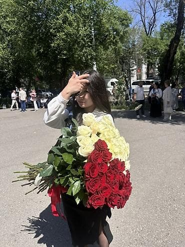 Букет из роз «Красно‑белое сердце» - Состав: крупные белые и красные