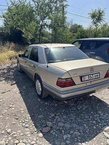 v class: Mercedes-Benz E-Class: 1995 г., 3.2 л, Механика, Бензин, Седан — 2