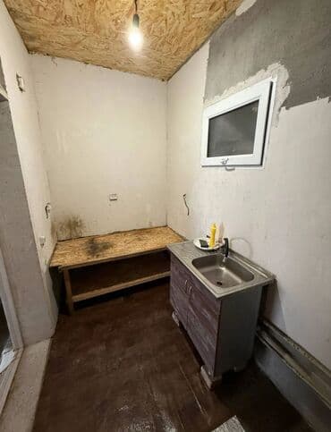 Үйдү ижарага алам: 40 м², 2 бөлмө, Жертөлө, ороо, Забор, тосулган — 3