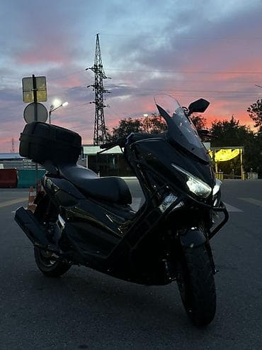 Скутеры: Макси-скутер Yamaha, 200 куб. см, Бензин — 6
