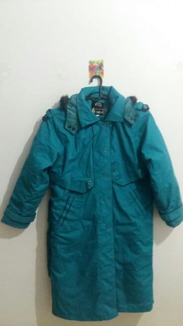 Киреге берилүүчү кийимдер: Тёплая женская парка/пальто бирюзового цвета. Особенности: - — 1