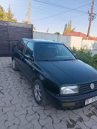 Унаа сатуу: Volkswagen Vento: 1996 г., 1.8 л, Кол менен иштөөчү, Бензин, Седан — 2
