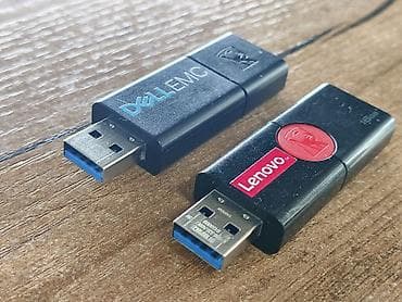 Продаю фирменные флешки на 16GB с интерффейсом USB 3.1 Обе в отличном — 1