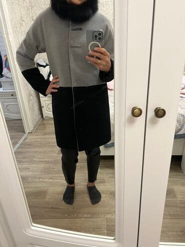 Продаю пальто 36 (42) размер Италия 60% шерсть мех натуралка( можно