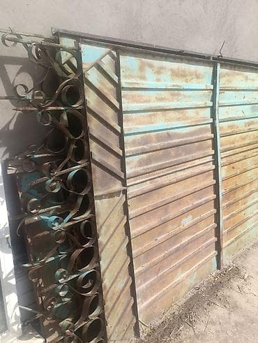 Распашные ворота: Металлические ворота распашные с декоративными элементами Ворота — 2