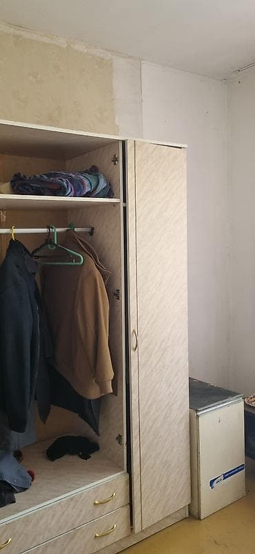 продаю спальный гарнитур бишкек: Здаю комнату с подселением Состав: - Две односпальные кровати с — 1
