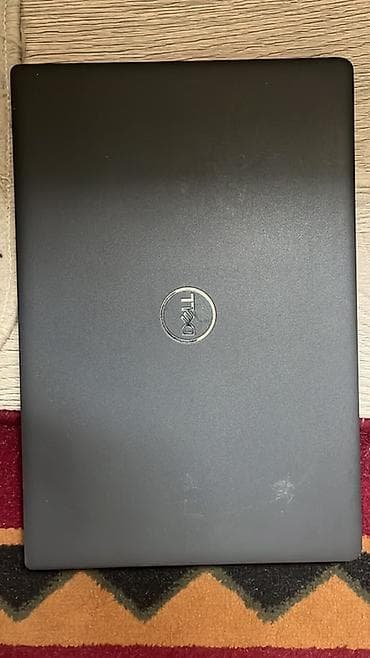 Ноутбук Dell 17" - Экран 17 дюймов, матовый, с веб‑камерой. -